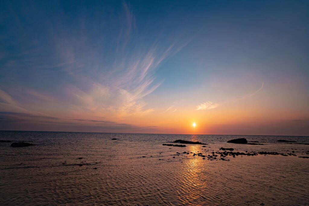 留萌市にある黄金岬の夕日は、北海道屈指の夕景スポットです